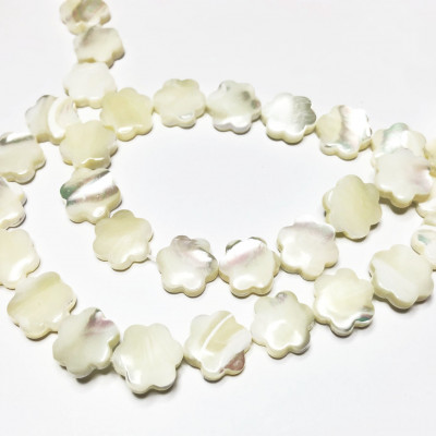 2 perles plates coquillage nacré, fleur 12*4 mm