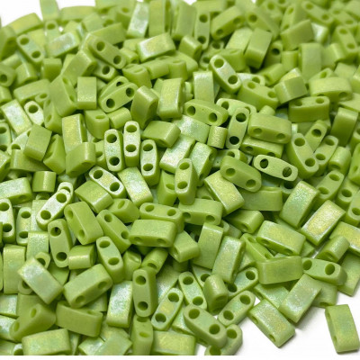 5 G, Half Tila beads, vert chartreuse mat. 5*2,3*1,9 mm