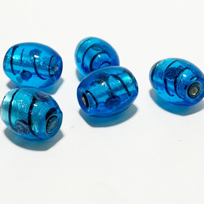 20 mm, perle en verre bleu rayé noir. Façon Murano
